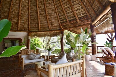 Luxury Ocean View Villa w/ Private Pool – Walk to Playa Islita, A/C & Fast Wi-Fi