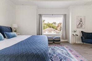 3 bedrooms, desk, iron/ironing board, WiFi - Alim Pad 3: Brand New Modern house near downtown (Houston)