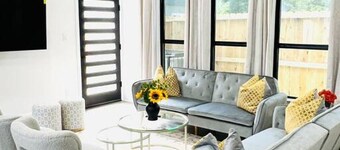 Alim Pad 3: Brand New Modern house near downtown