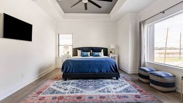 3 bedrooms, desk, iron/ironing board, WiFi