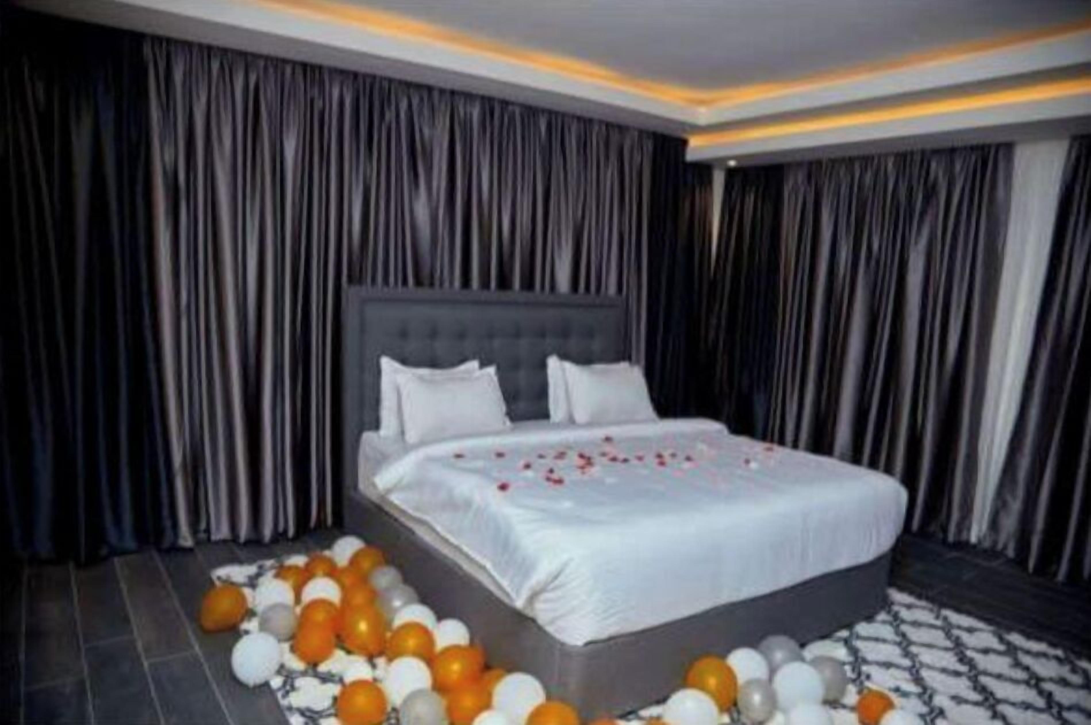 1 室のベッドルーム、WiFi