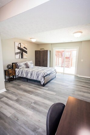 4 habitaciones, escritorio, tabla de planchar con plancha y wifi 