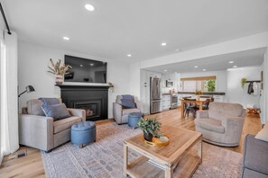 Fernseher, Kamin, Arbeitsbereiche