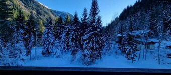 Studio 275 south-facing, 4-minute walk (Lay gondola) heated indoor pool