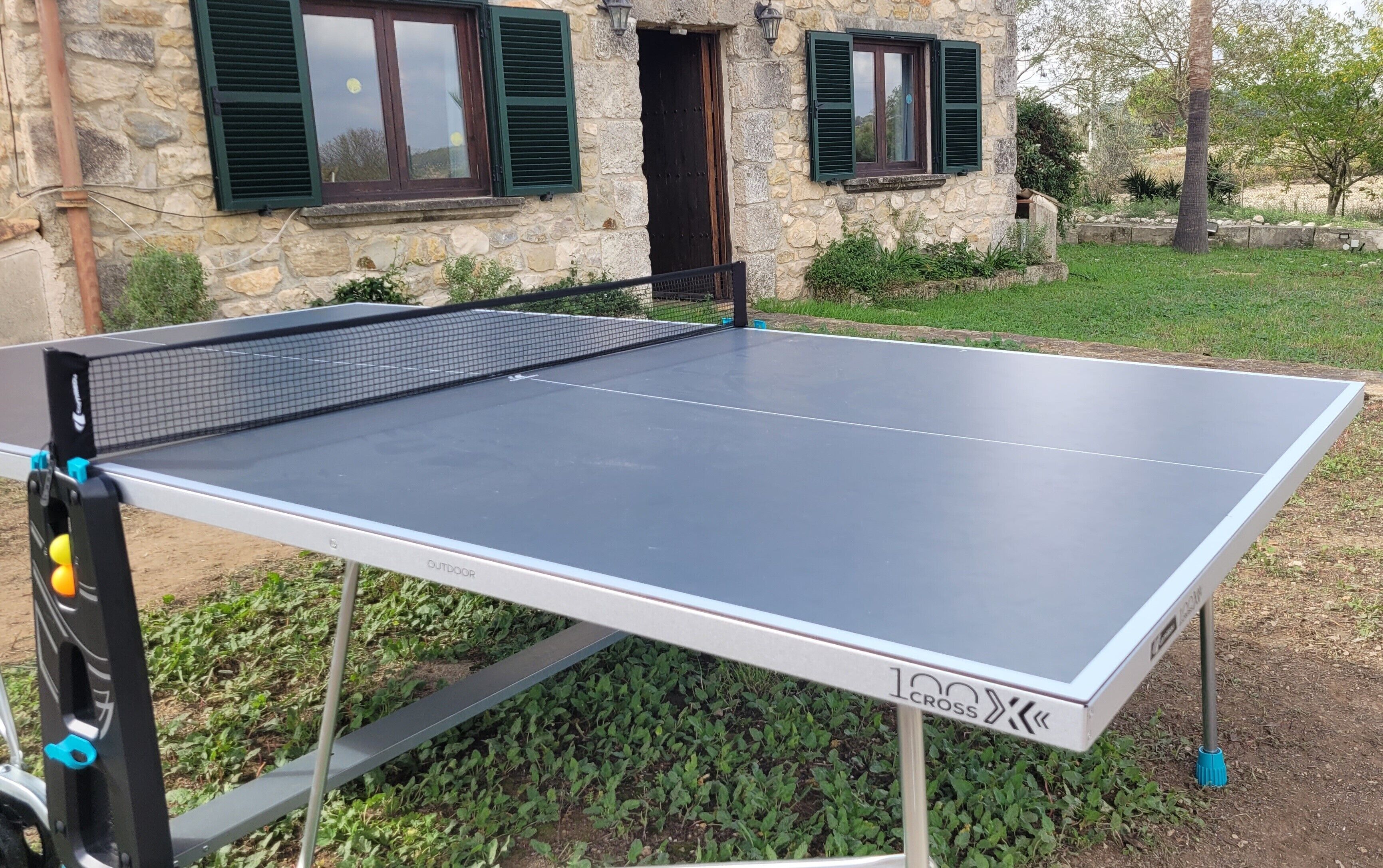 Neue Tischtennisplatte für Indoor- und Outdoornutzung