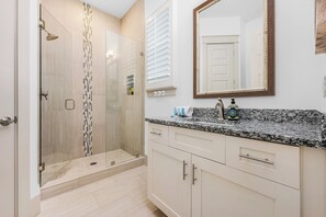 Shower, jetted tub, hair dryer, towels - Relax & Play: Private Pool, Firepit, Outdoor Dining + 4-Seater Golf Cart! (Santa Rosa Beach)
