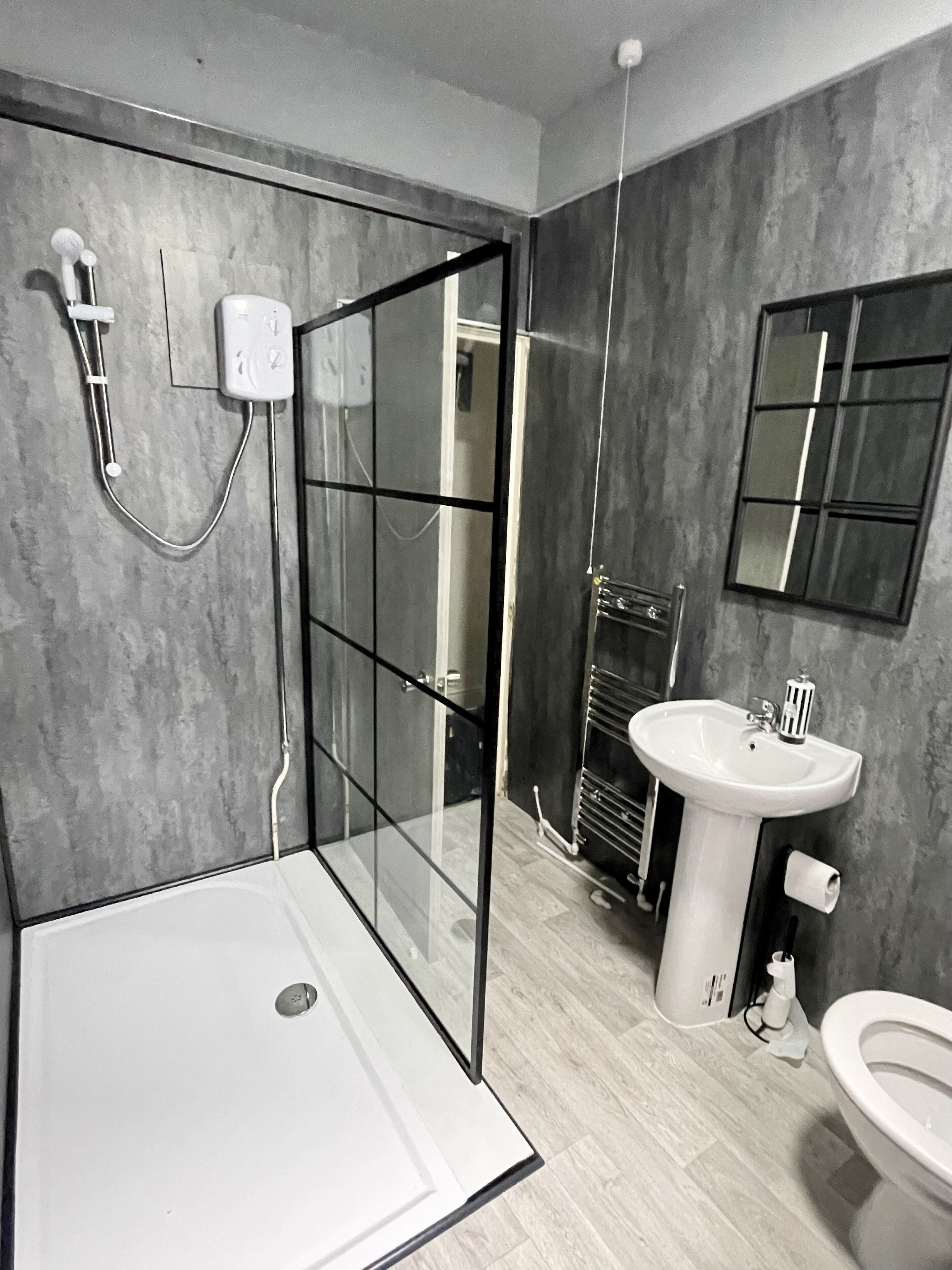 Ducha, artículos de tocador gratuitos, secador de pelo, jabón