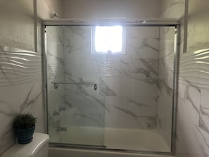 Combined shower/tub, hair dryer, towels, soap