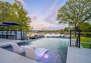 A heated pool - Lakefront Home with Pool, Game Room & Dock (Hot Springs)