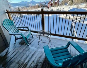 Property grounds - 2 BR Mountain Condo w/ views, near amazing skiing (Silverthorne)