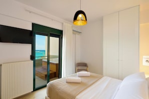 2 chambres, coffre-fort, bureau, fer et planche Ă repasser