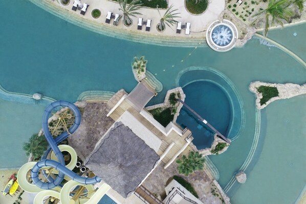 Alberca al aire libre y alberca infinita