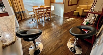 3 Bedroom, Free gated parking, 5-10 Mins.From ALL!