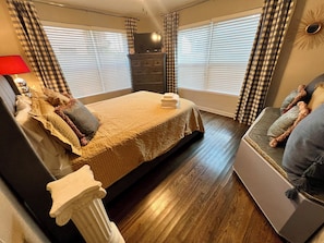3 bedrooms, in-room safe, desk, iron/ironing board