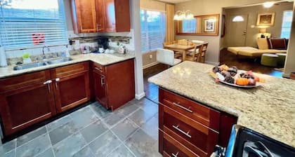 3 Bedroom, Free gated parking, 5-10 Mins.From ALL!