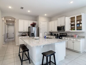 Fridge, microwave, oven, stovetop - Elite Resort -Vacation home- 3BDRM w/ pool (Kissimmee)