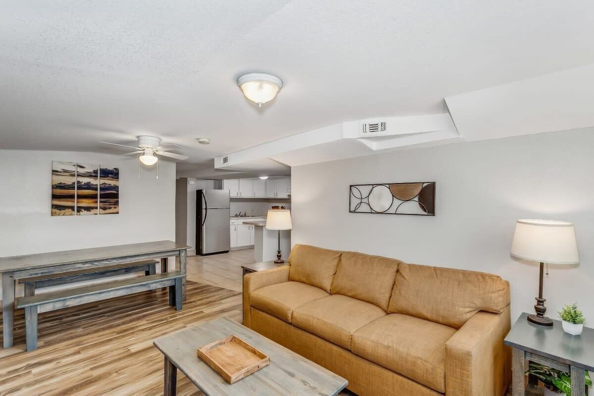 Midtown, Minutes to the Beach! Highlands Unit-C