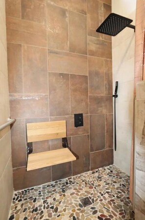 Shower, hair dryer, towels, soap - Peace, Privacy, Serenity and Panoramic Views from all windows.
One of a Kind (Torrey)