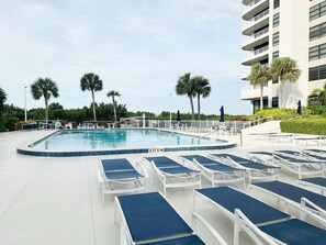 Unclassified image, 2 of 30, button