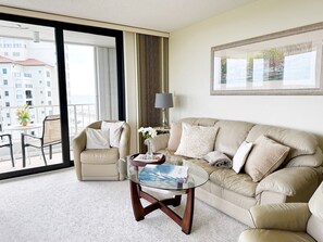 TV - Beachfront Condo available on a MONTHLY BASIS ONLY (Marco Island)