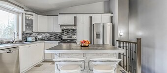 Cheerful 4 bedroom home with in-ground heated pool