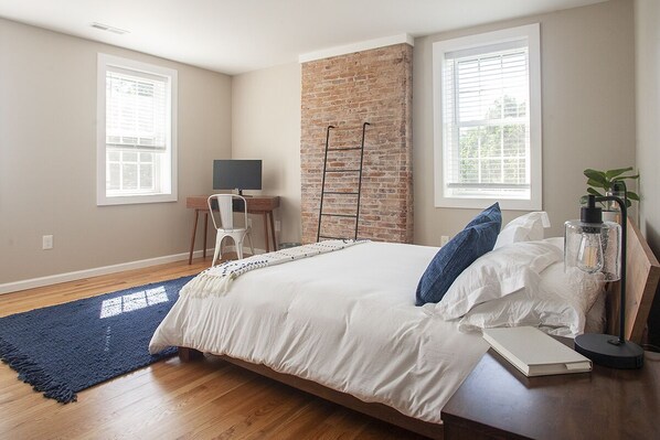 3 habitaciones, escritorio, tabla de planchar con plancha y wifi gratis