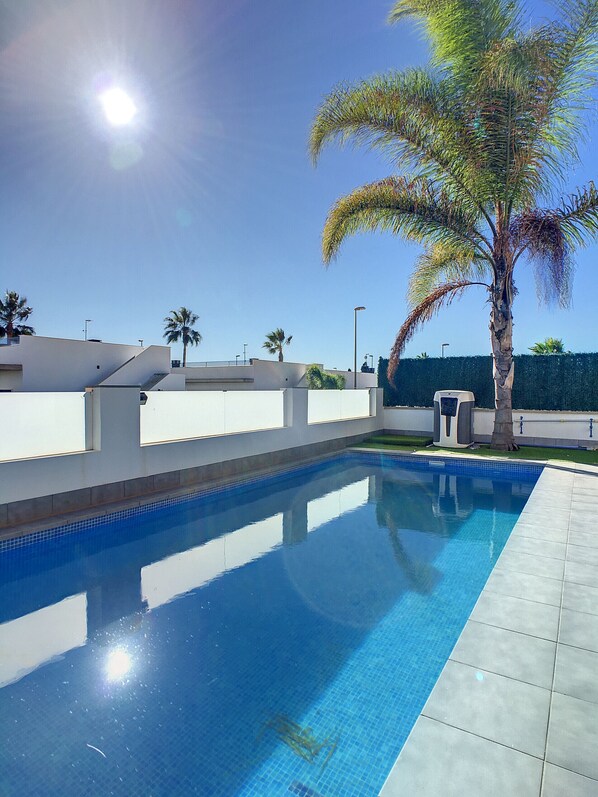 Een verwarmd zwembad