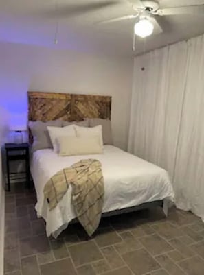 1 dormitori, planxa i posts de planxar, wifi gratuïta i roba de llit 