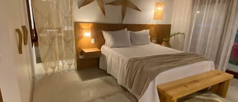 Deluxe tweepersoonskamer | Een minibar, een kluis op de kamer, individueel gedecoreerd