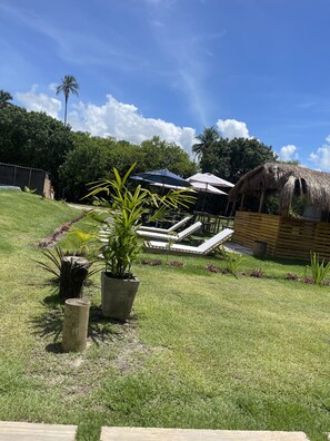 Bar en bord de piscine