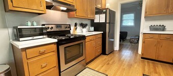 Cozy cottage in Historic Roswell just blocks from Canton Street!