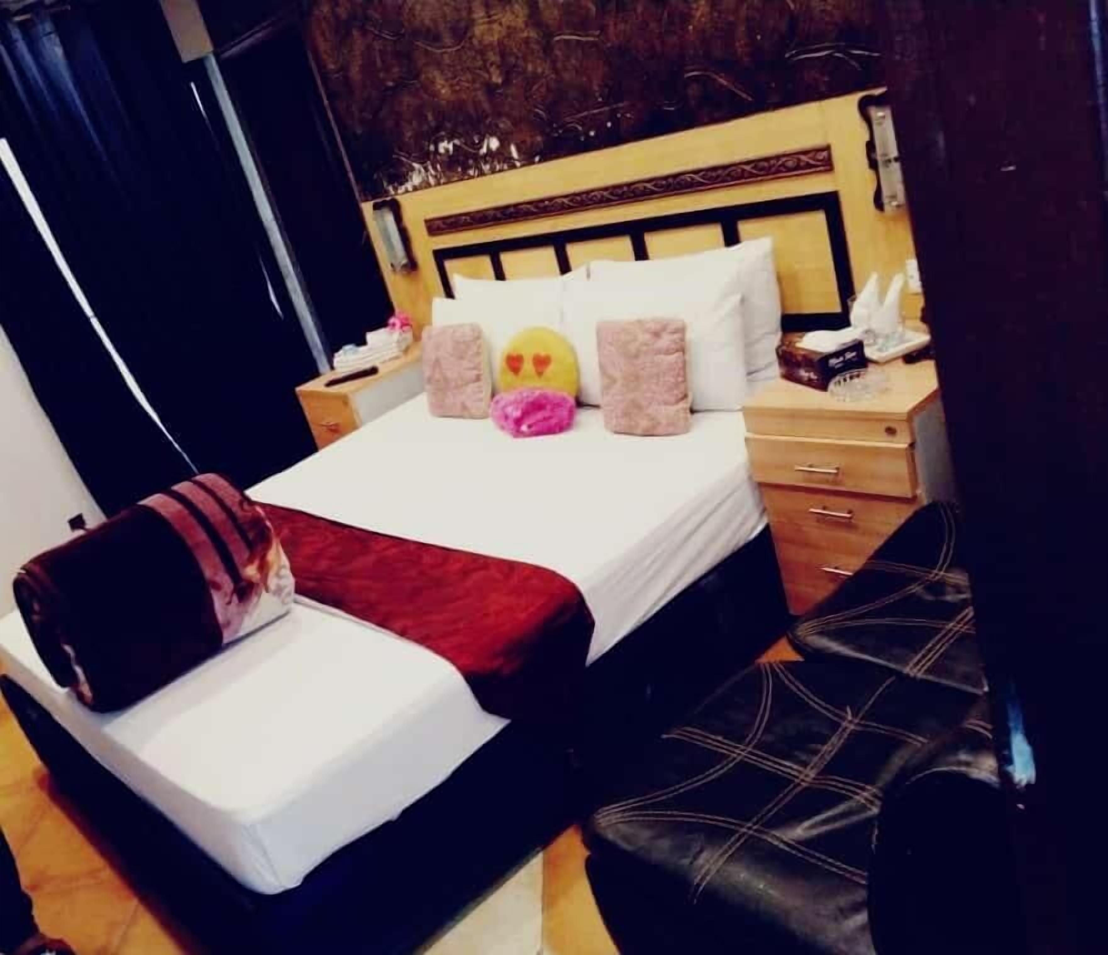 deluxe double room | iron/ironing board, free wifi, bed sheets