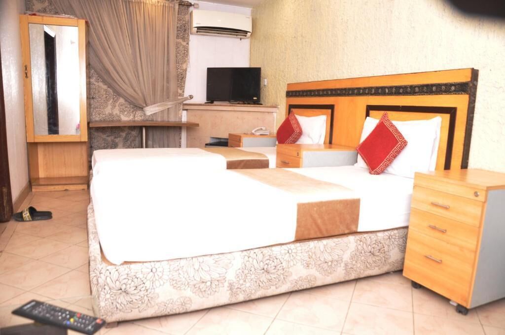 deluxe double room | iron/ironing board, free wifi, bed sheets