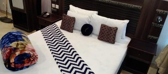 ๋ก์ด ์ค์ํธ ํธํ
