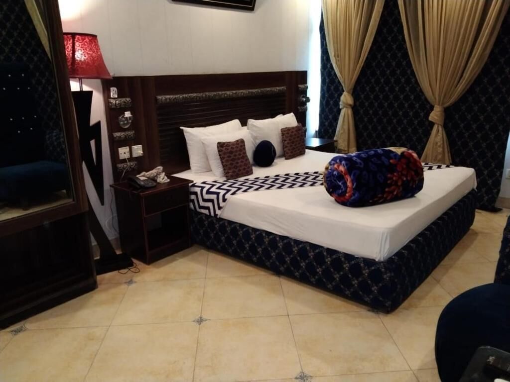 deluxe double room | iron/ironing board, free wifi, bed sheets