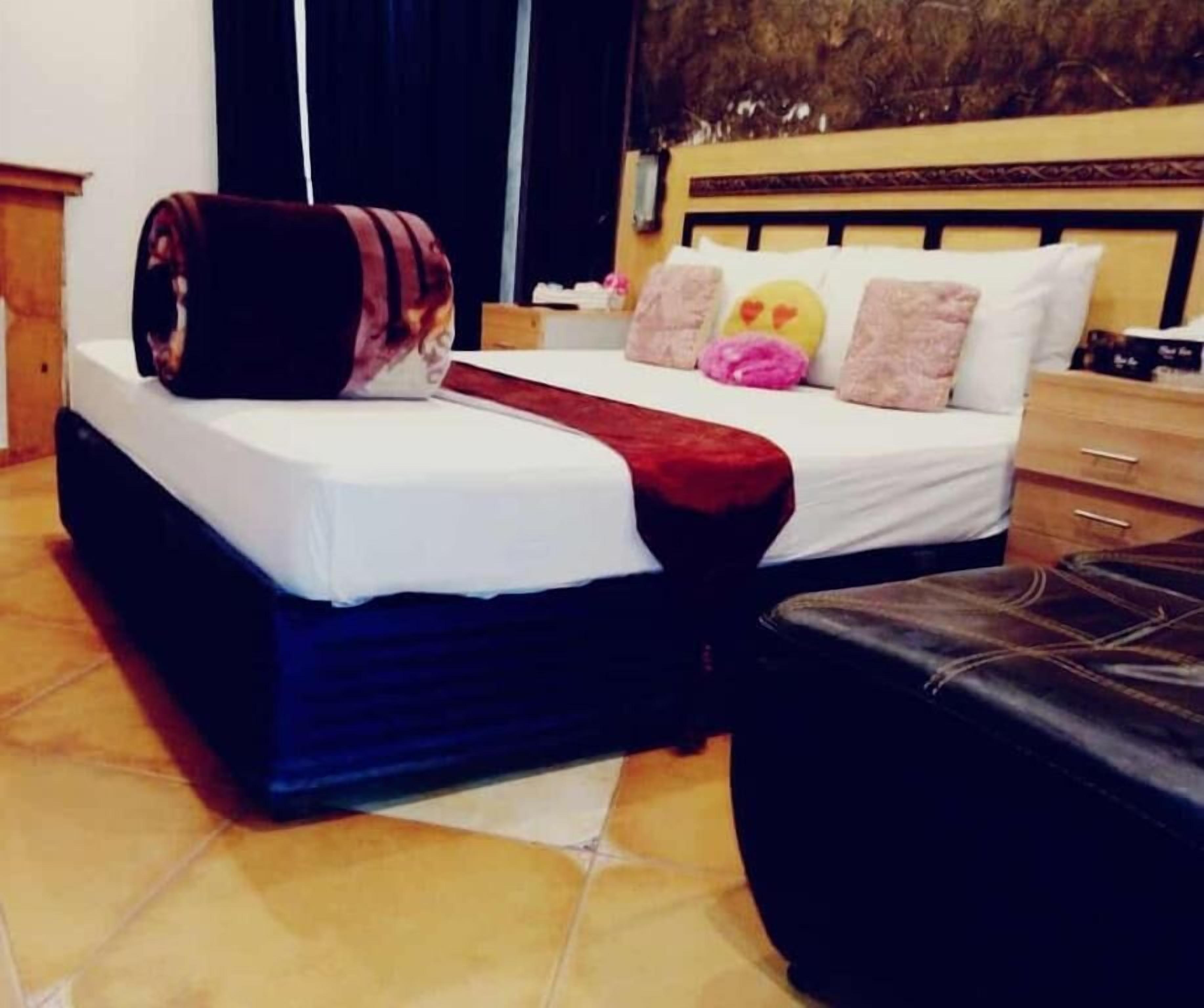 deluxe double room | iron/ironing board, free wifi, bed sheets