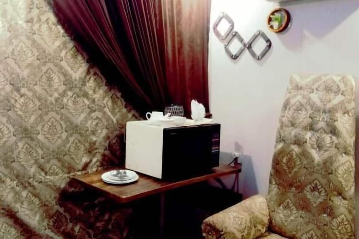 deluxe double room | iron/ironing board, free wifi, bed sheets