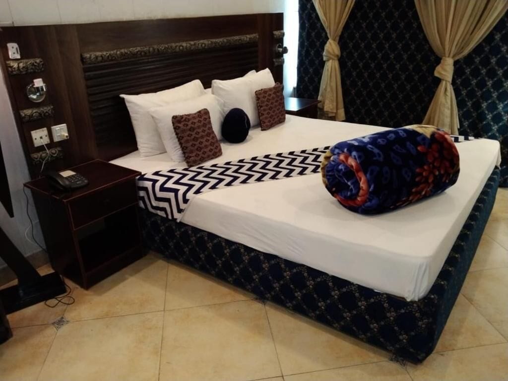 deluxe double room | iron/ironing board, free wifi, bed sheets