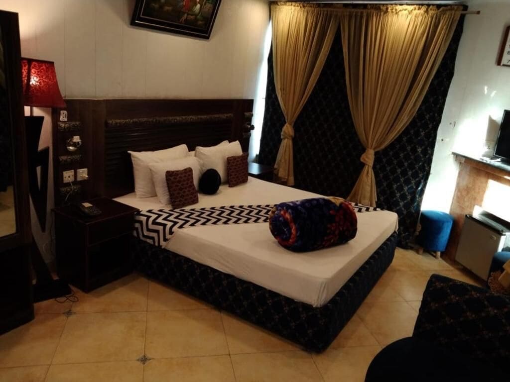 deluxe double room | iron/ironing board, free wifi, bed sheets