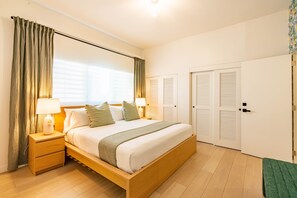 2 Schlafzimmer, Schreibtisch, Bügeleisen/Bügelbrett, Reisekinderbett