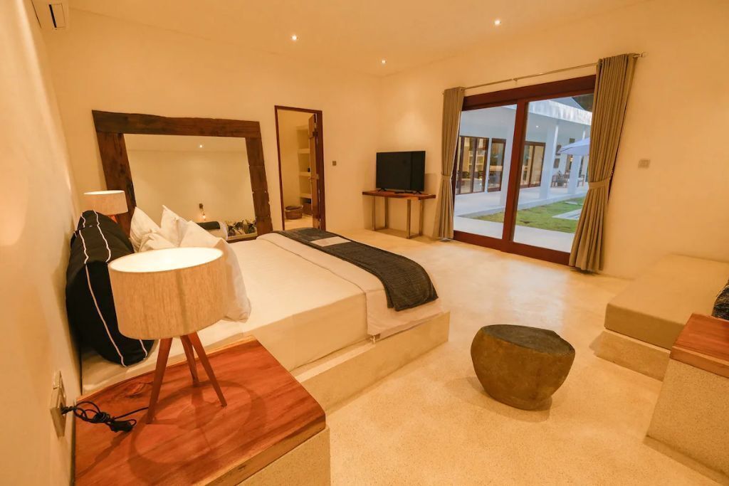 2 bedrooms, in-room safe, desk, iron/ironing board
