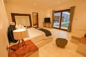 2 bedrooms, in-room safe, desk, iron/ironing board