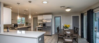 Pool-HotTub-Wi-fi-3 miles From Old Town-AC-Firepit