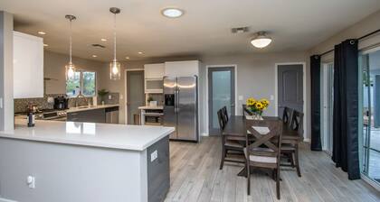 Pool-HotTub-Wi-fi-3 miles From Old Town-AC-Firepit