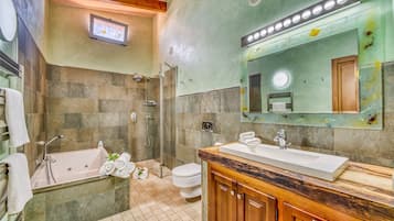 Ducha, secador de pelo y toallas