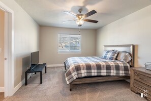 3 bedrooms, in-room safe, iron/ironing board, free WiFi - Spring Time Adventures! (Cedar City)