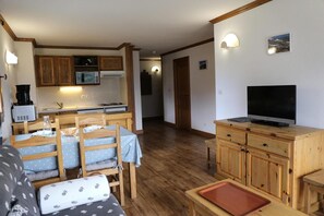 Living area - 2nd floor, view open, balcony, tv, ski locker, 50m², Aussois (Aussois)
