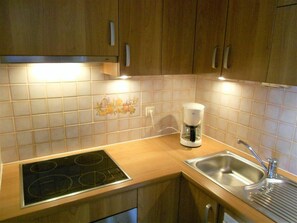 Fridge, microwave, dishwasher, coffee/tea maker