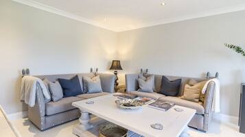 Cottage | Living area