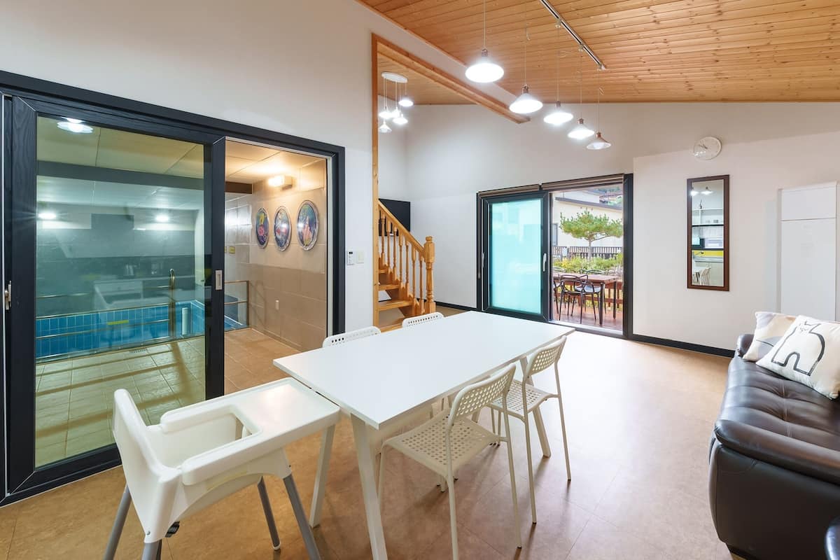 Basic Room, 1 Bedroom (hiltopiaAdong pulbilla) | 1 bedroom, free WiFi